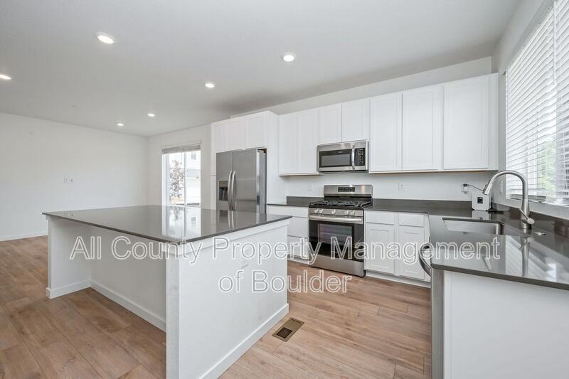 1432 Sanitas Ln - Photo 2 of 20