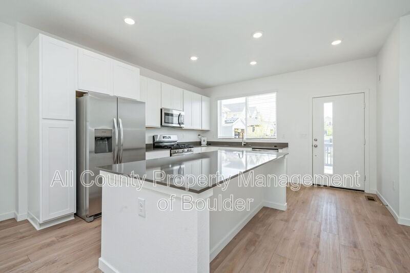 1432 Sanitas Ln - Photo 3 of 20