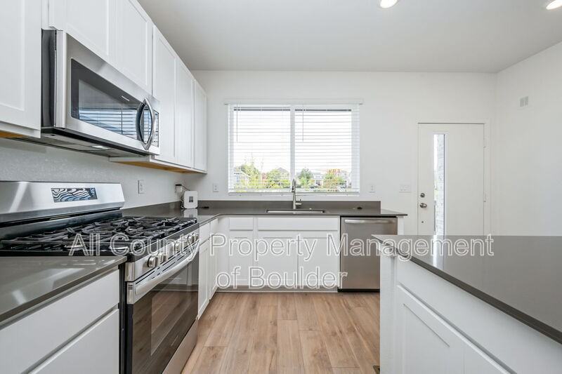 1432 Sanitas Ln - Photo 4 of 20