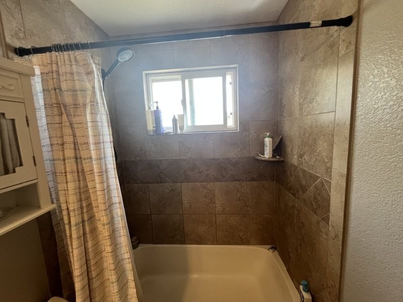 4735 Nelson St - Photo 3 of 11