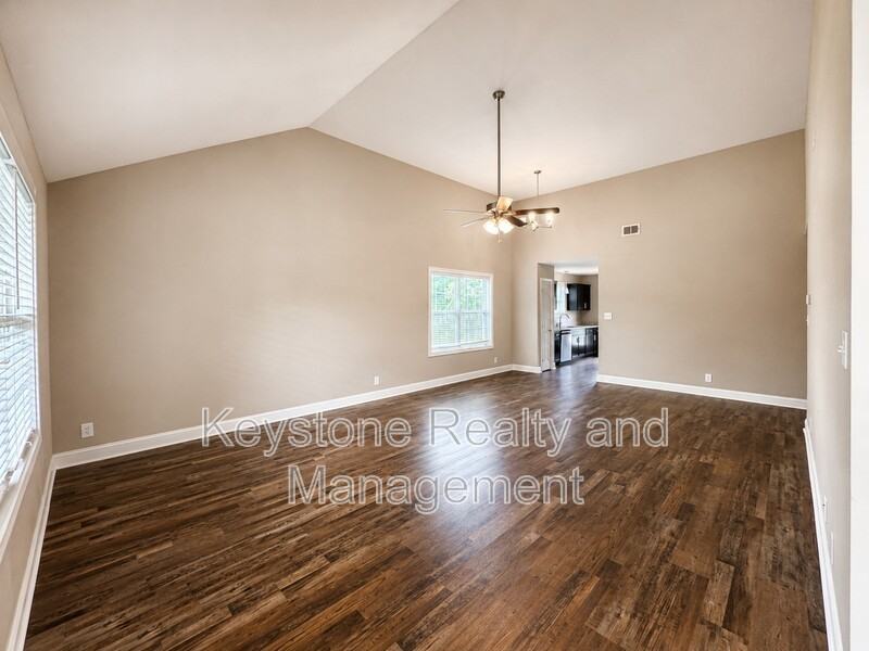 210 Alabama Ave - Photo 2 of 10