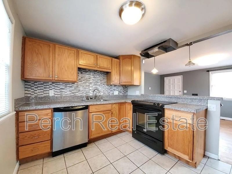 2431 Grove St - Photo 2 of 22