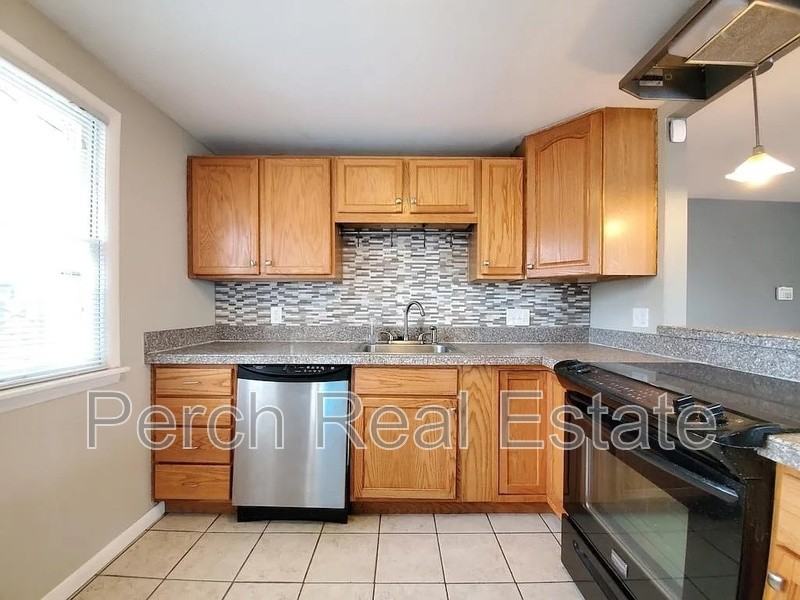 2431 Grove St - Photo 4 of 22
