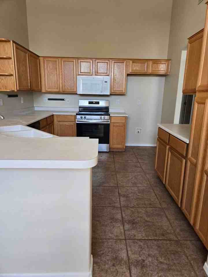 12160 N 83rd Dr - Photo 4 of 13
