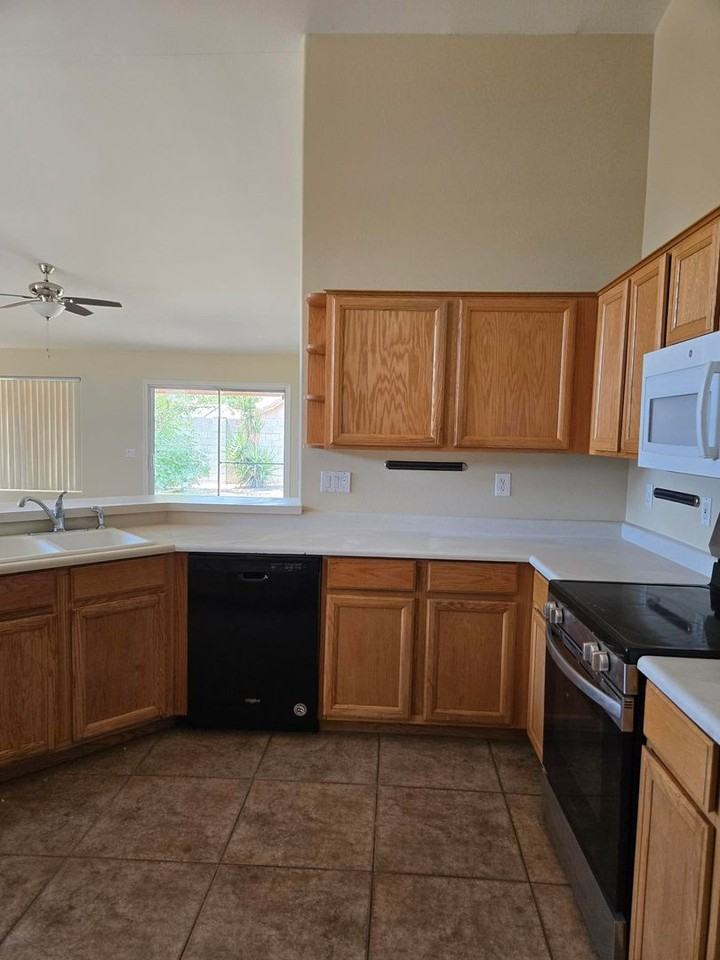 12160 N 83rd Dr - Photo 5 of 13