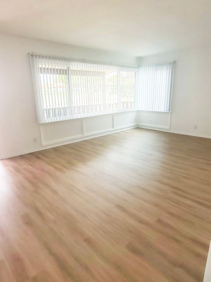 301 Avenida Del Mar - Photo 2 of 22