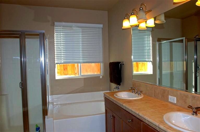 4044 Heritage Ln - Photo 3 of 34