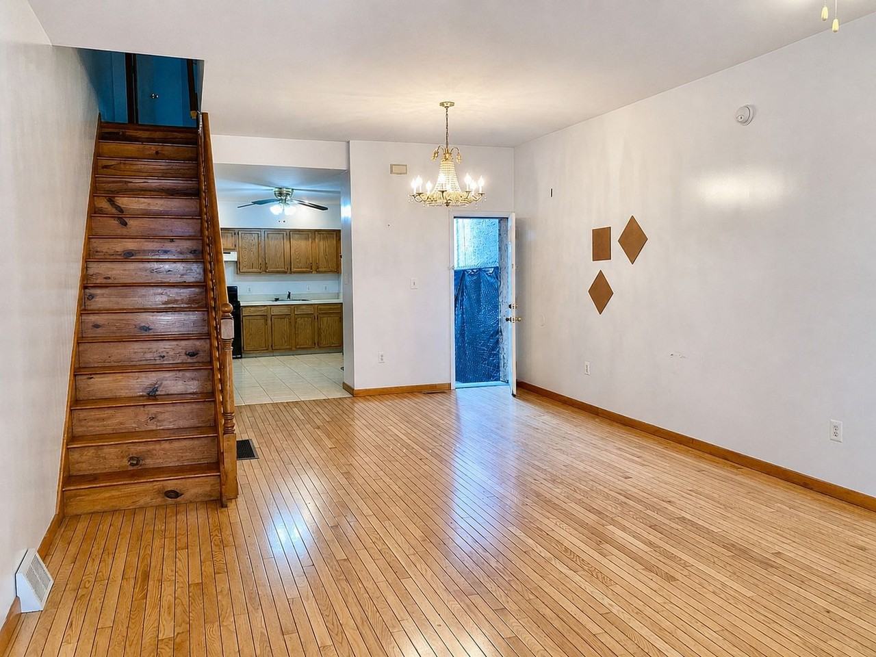 1604 Catharine St - Photo 2 of 23
