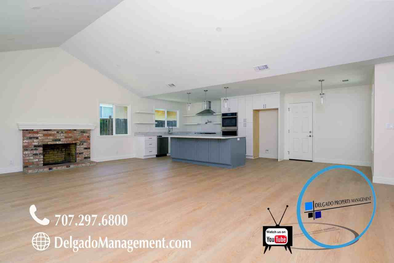 1567 Sherman Dr - Photo 5 of 32