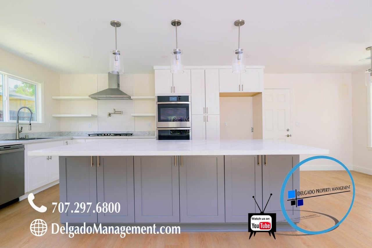 1567 Sherman Dr - Photo 6 of 32