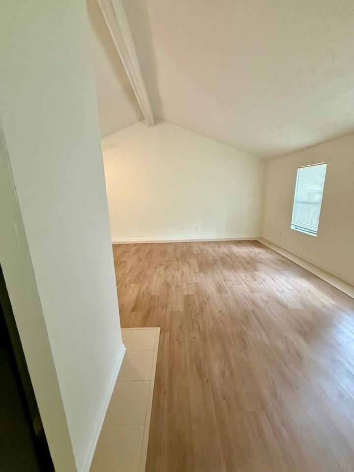 655 Post Oak Rd - Photo 4 of 20