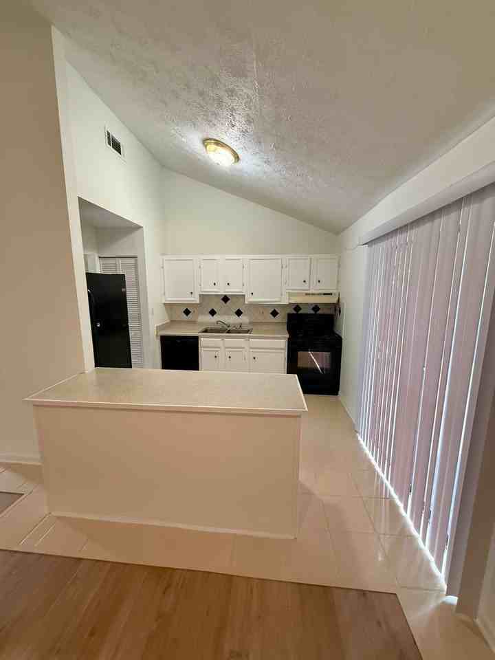 655 Post Oak Rd - Photo 6 of 20
