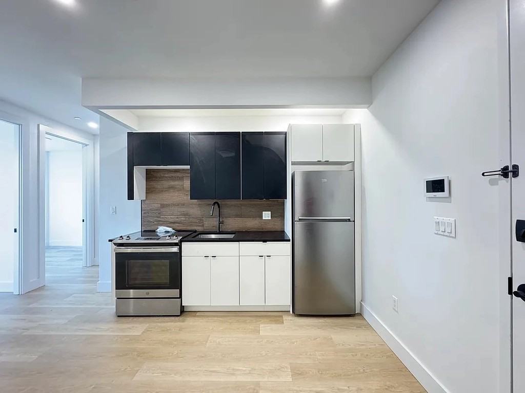 1629 Brooklyn Ave #F - Photo 2 of 5