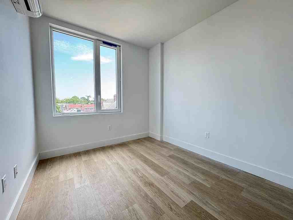 1629 Brooklyn Ave #F - Photo 3 of 5