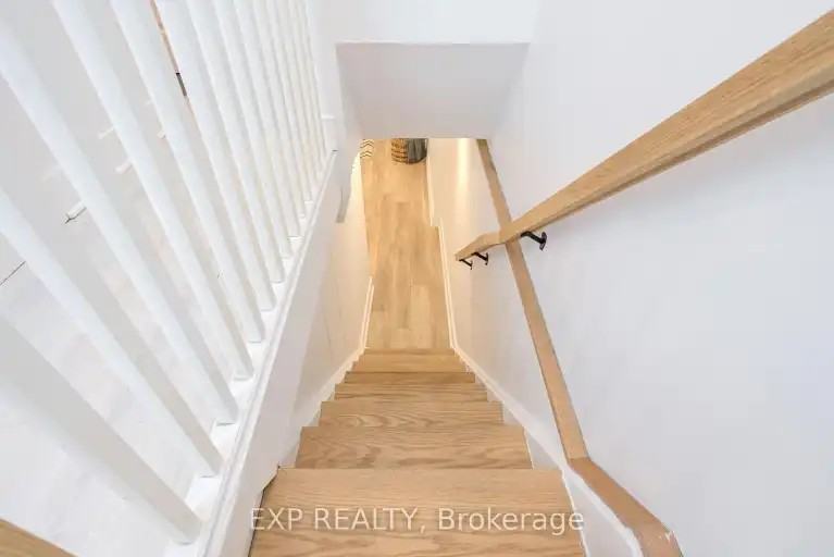146 Hanson St - Photo 3 of 17