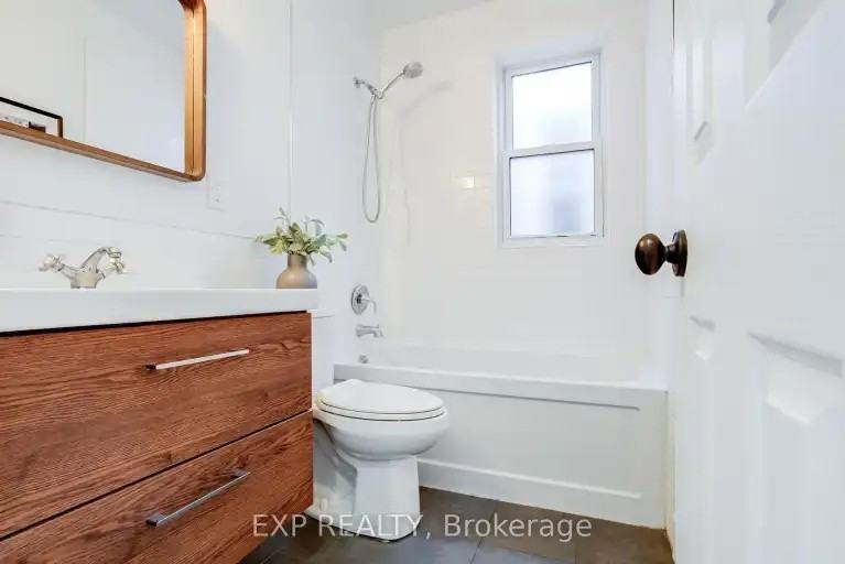 146 Hanson St - Photo 4 of 17
