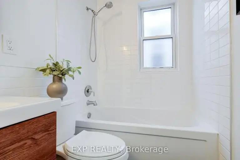 146 Hanson St - Photo 5 of 17