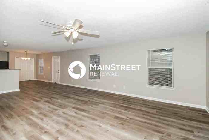 400 Pinevale Ct - Photo 3 of 17