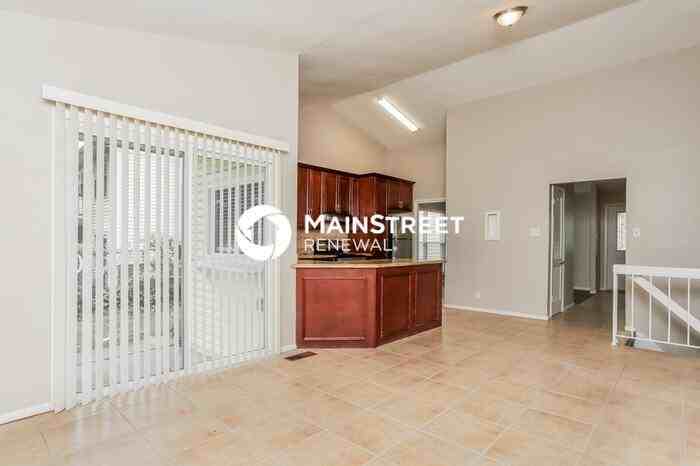 5320 Springtrail Dr - Photo 4 of 18