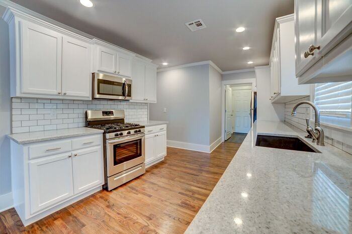 2635 E 8th St - Photo 4 of 32