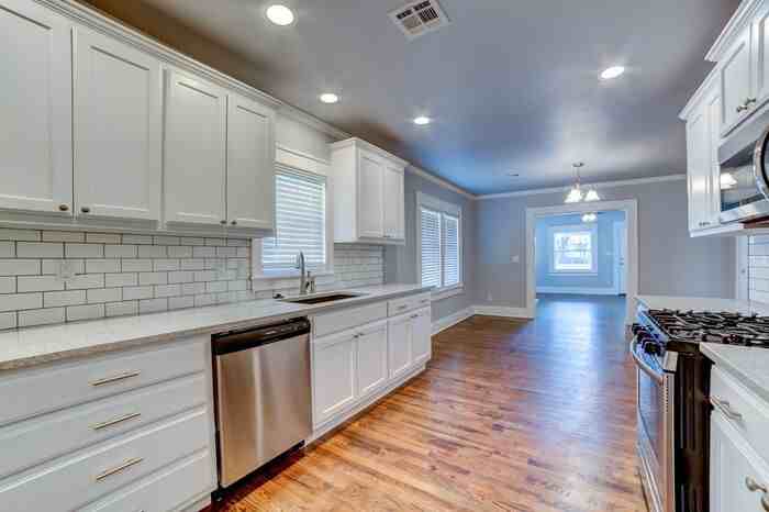 2635 E 8th St - Photo 6 of 32