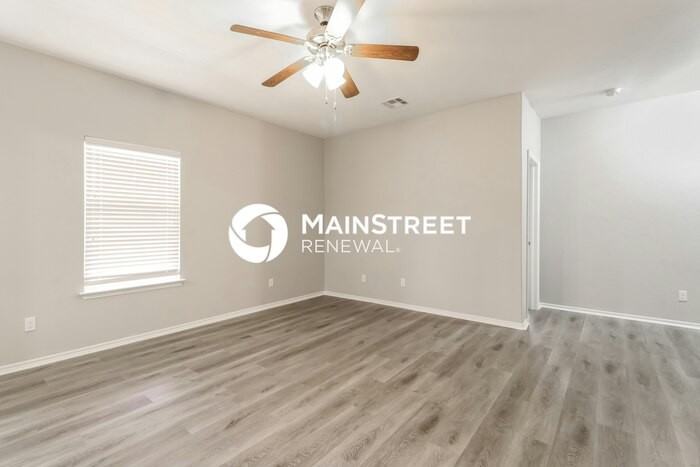 2030 Bradford Ln - Photo 4 of 17