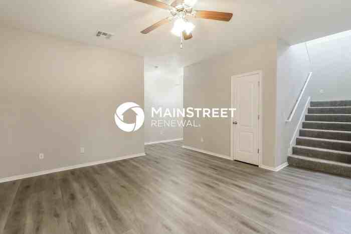 2030 Bradford Ln - Photo 5 of 17