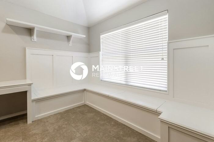 2030 Bradford Ln - Photo 6 of 17