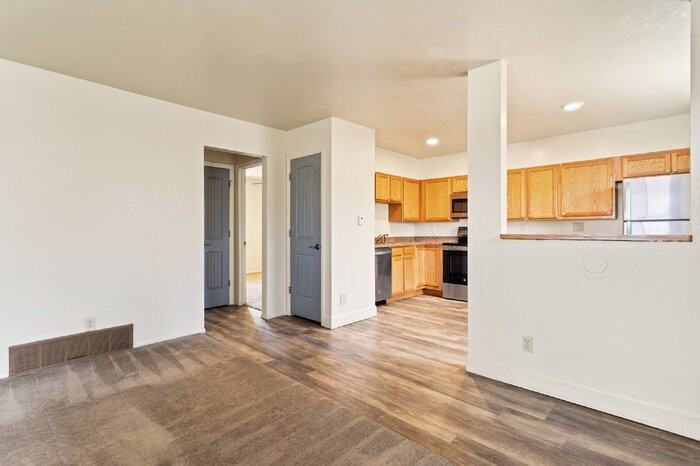 38 W Navajo St #B - Photo 7 of 29
