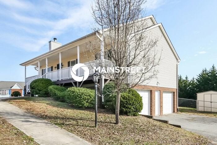 375 Twin Creeks Rd - Photo 2 of 15