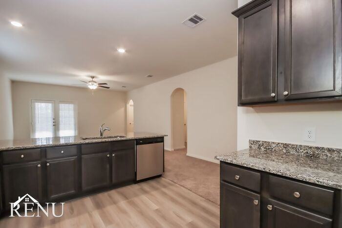 10458 Sweetwater Creek Dr - Photo 4 of 18