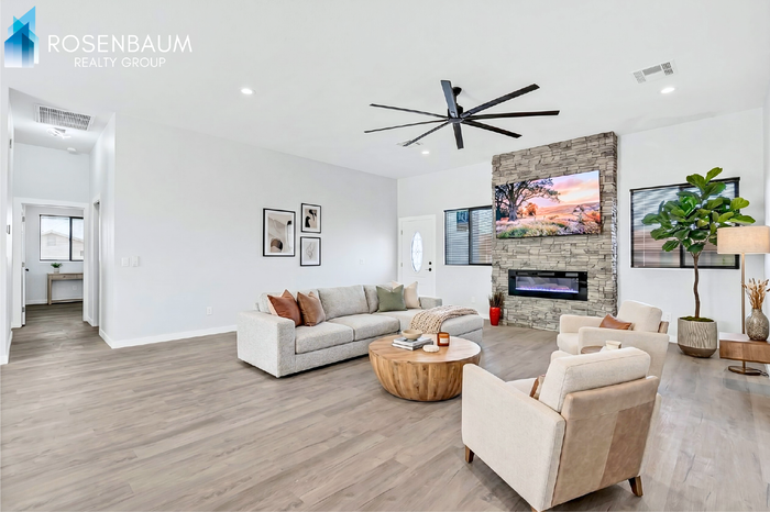 10153 W Wenden Dr - Photo 3 of 12
