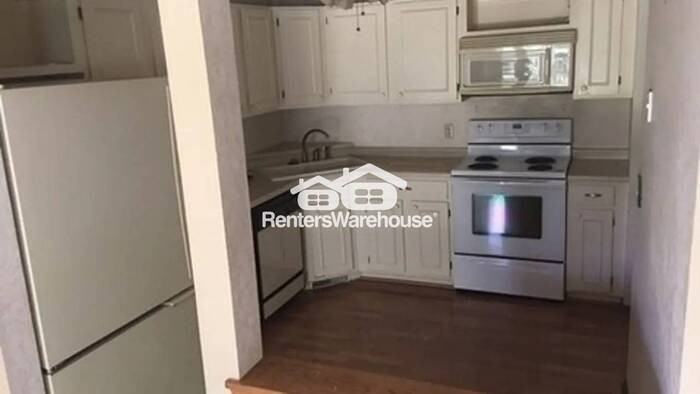 301 Kathy Ln Ne - Photo 2 of 14