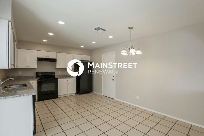 231 E Jacaranda St - Photo 7 of 16