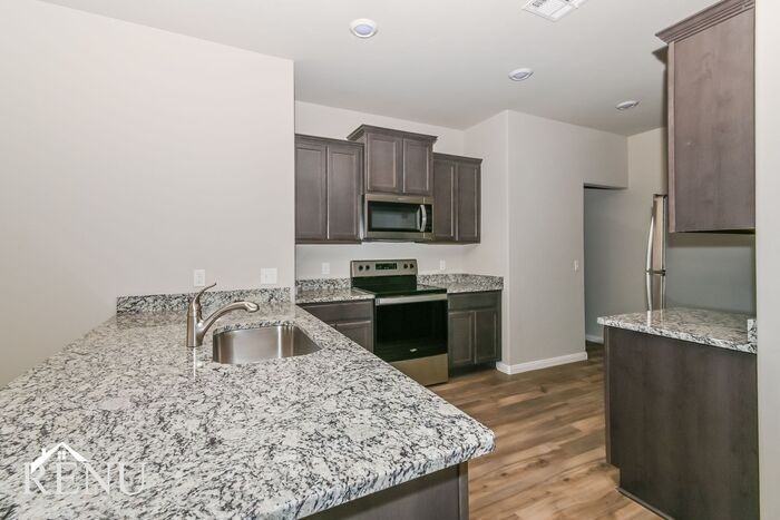 1705 Maroon Dr - Photo 4 of 19