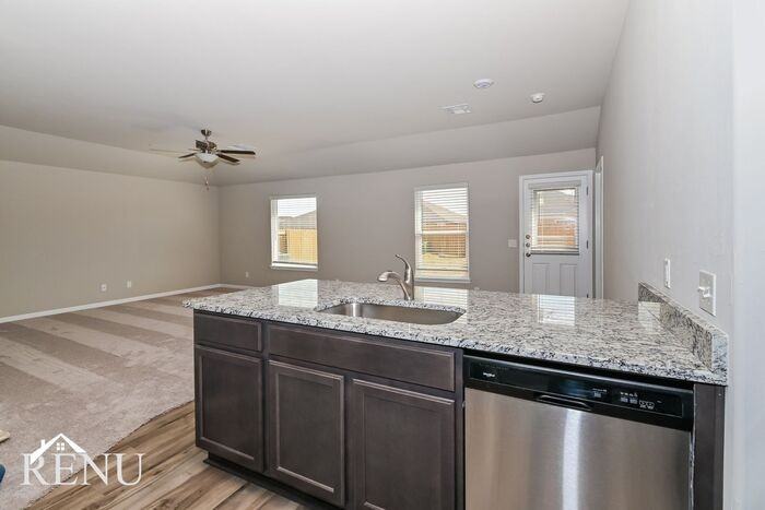 1705 Maroon Dr - Photo 5 of 19
