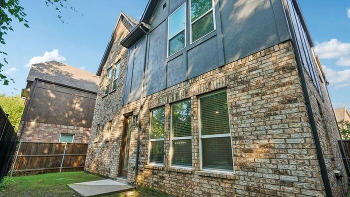 1703 Paytyn Dr - Photo 4 of 50