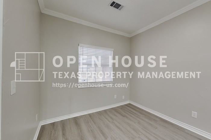8101 Pacific St - Photo 7 of 25