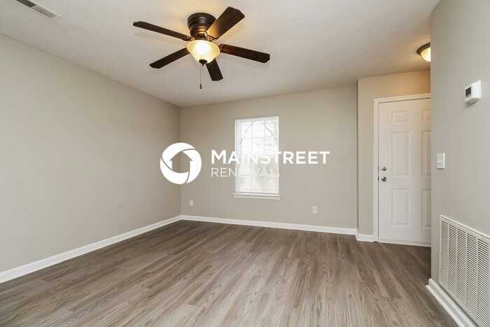 448 Dorchester Dr - Photo 4 of 17
