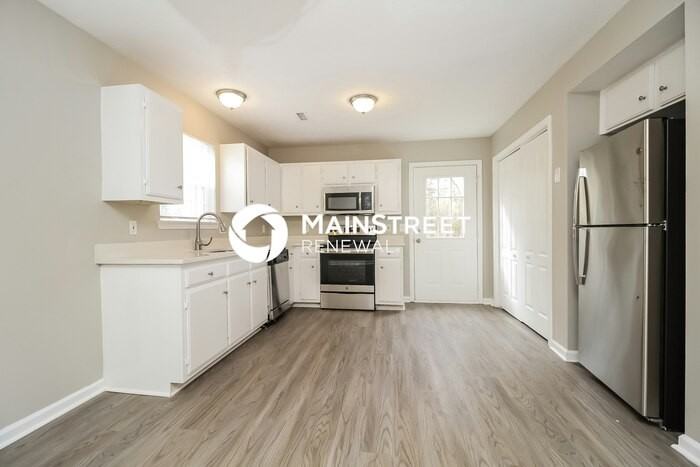 448 Dorchester Dr - Photo 6 of 17