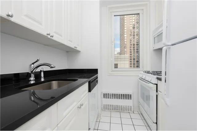 230 West 55th Street #17X - Photo 2 of 7