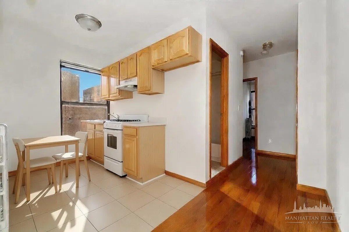 E 14th St #21 - Photo 4 of 4