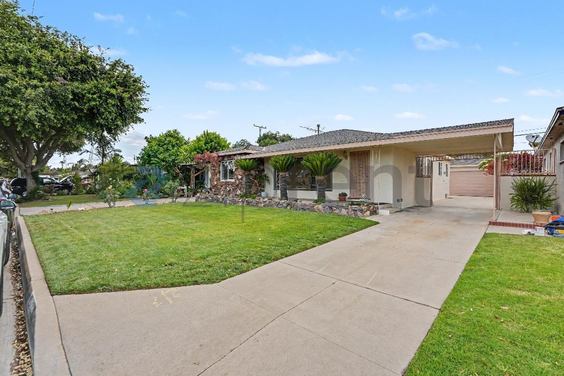 7343 Cloverlawn Dr - Photo 4 of 28