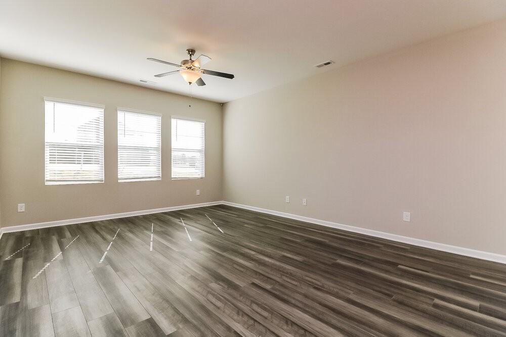 546 Wendell Falls Pkwy - Photo 4 of 17