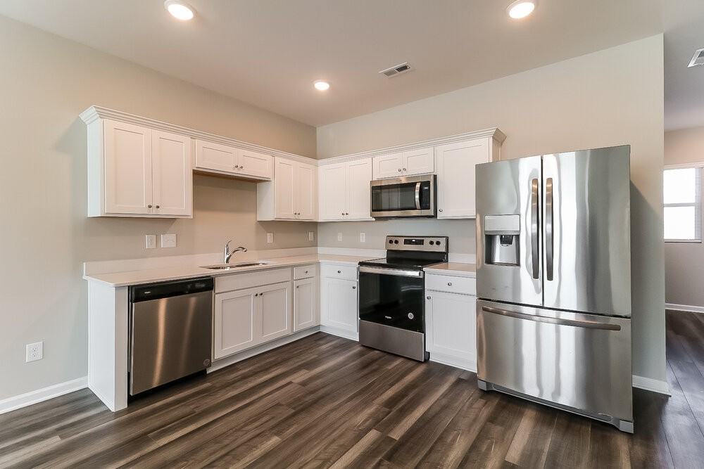 546 Wendell Falls Pkwy - Photo 7 of 17