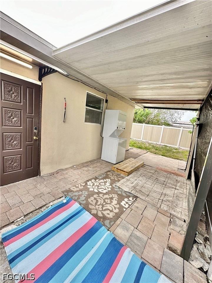 907 Laredo Ave - Photo 4 of 16