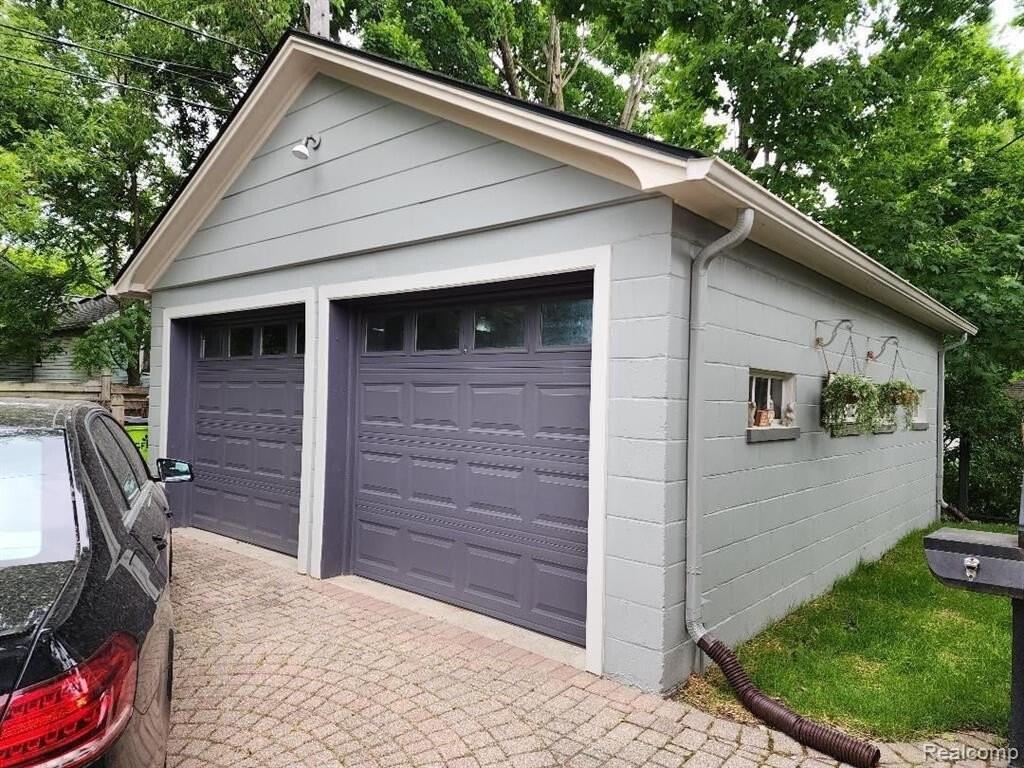 227 West St - Photo 2 of 34
