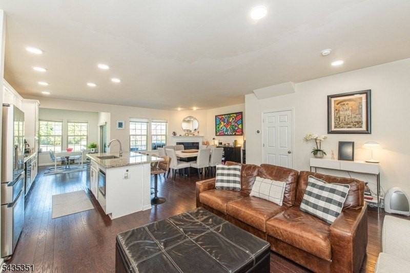 11 Albert Ct - Photo 2 of 19