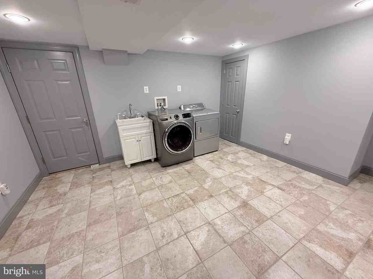 5021 Cathedral Ave Nw - Photo 3 of 18