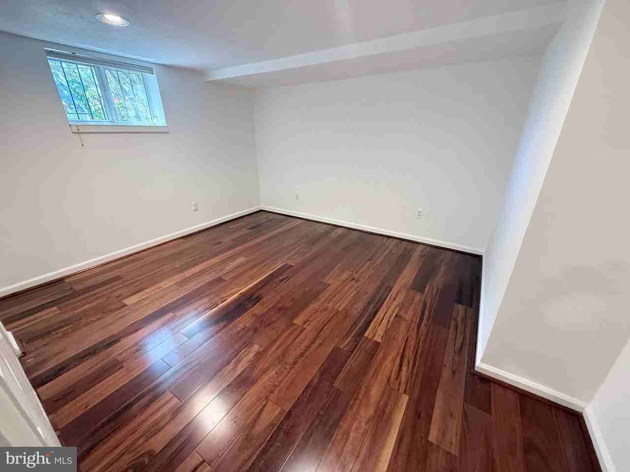 5021 Cathedral Ave Nw - Photo 4 of 18